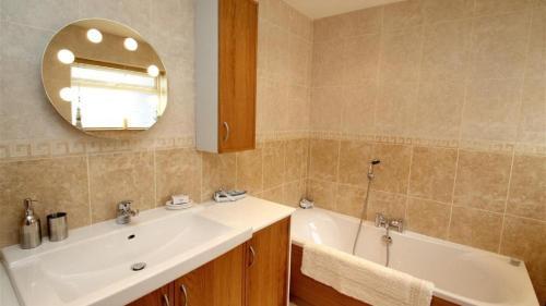 Lyndhurst Apartment, Langland