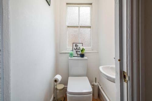 Spacious Contractor House For Large Groups - Private Parking By Comfy Workers