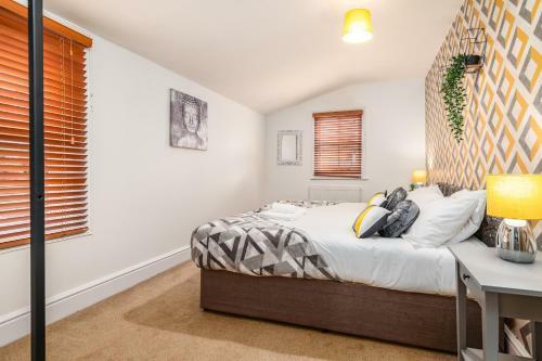 Spacious Contractor House For Large Groups - Private Parking By Comfy Workers