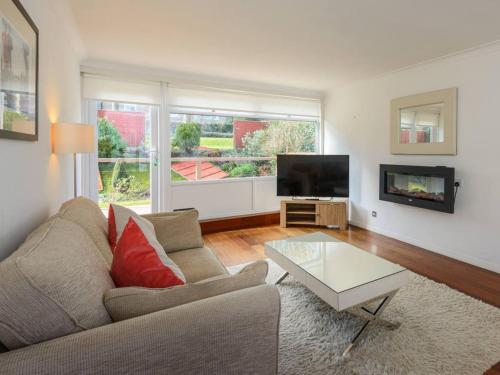 Corrin - Chic 1 Bedroom Apartment