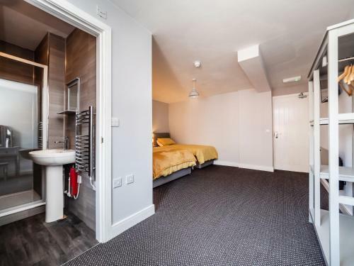 Hotel Rooms At Number 4
