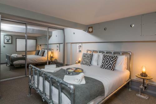 Spacious 3 Bed City Centre Apartment