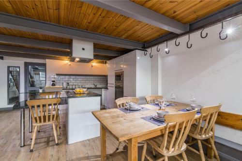 Spacious 3 Bed City Centre Apartment
