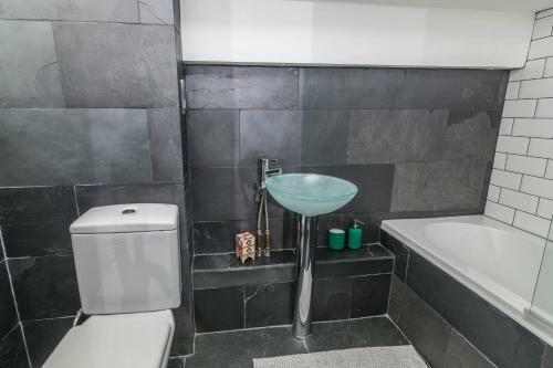 Spacious 3 Bed City Centre Apartment
