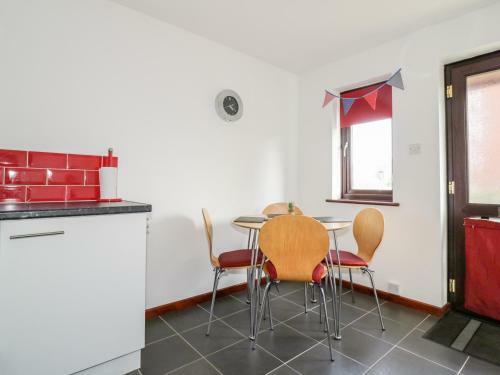2 Waxham Court