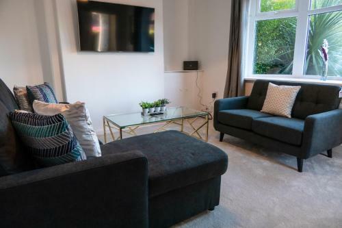Squiggly Zebra - 3 Bedroom House With Parking
