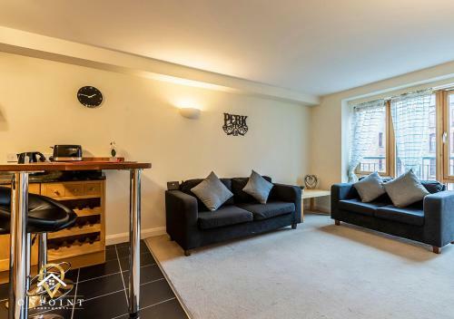 Onpoint Apartments - 2 Bedroom Apartment In Superb Location!