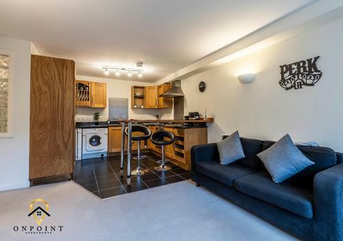 Onpoint Apartments - 2 Bedroom Apartment In Superb Location!