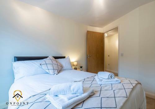Onpoint Apartments - 2 Bedroom Apartment In Superb Location!