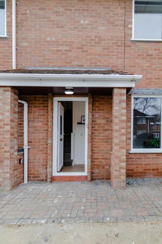 Uniquely Designed, Fast Wifi, Recently Refurbished, Great For Contractors