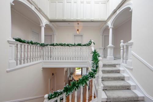 Oban Chateau Sleeps 22 With Wifi