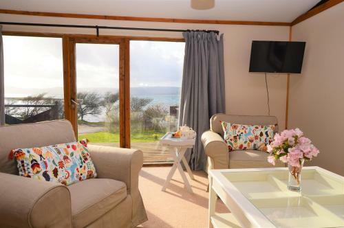 Clamshell Lodge