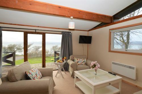 Clamshell Lodge