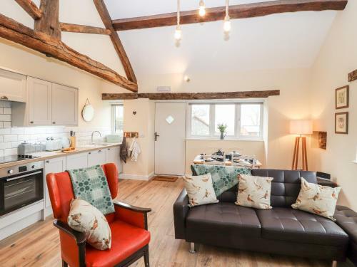 Cut Moch, Plas Moelfre Hall Barns