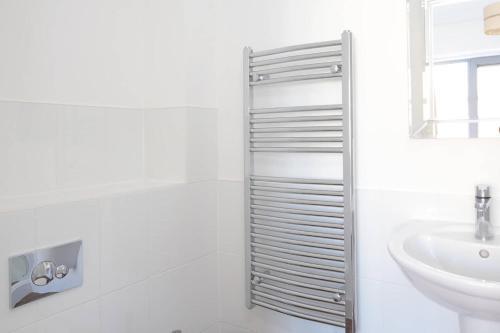 Modern Oxford Apartment - Sleeps 4