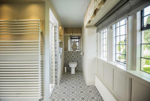Painswick Chateau Sleeps 22 Pool Wifi
