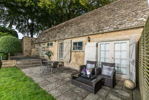 Painswick Chateau Sleeps 22 Pool Wifi