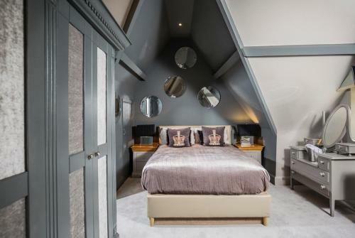 Painswick Chateau Sleeps 22 Pool Wifi