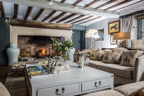 Painswick Chateau Sleeps 22 Pool Wifi