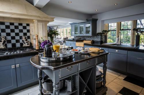Painswick Chateau Sleeps 22 Pool Wifi
