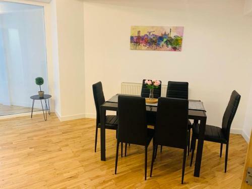 Modern 2 Bed Apartment, Close To Gla Airport & M8