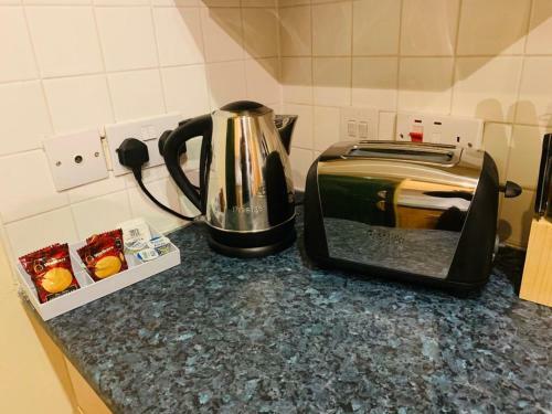 Modern 2 Bed Apartment, Close To Gla Airport & M8