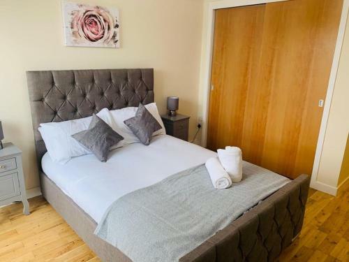 Modern 2 Bed Apartment, Close To Gla Airport & M8