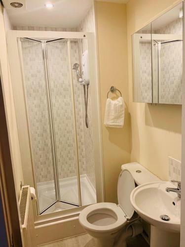 Modern 2 Bed Apartment, Close To Gla Airport & M8