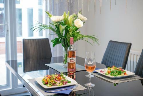 Kvm Swan House By Kvm Serviced Accommodation