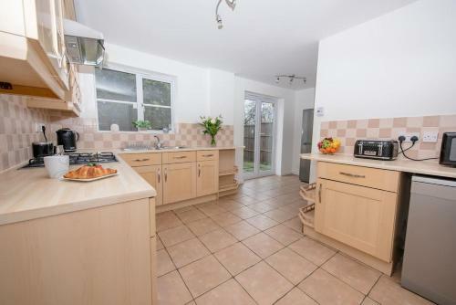 Kvm Swan House By Kvm Serviced Accommodation