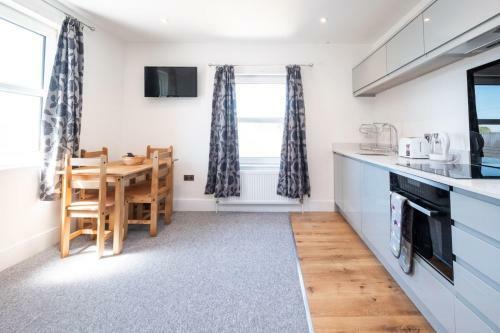 Rowan ? Three Tuns Apartments
