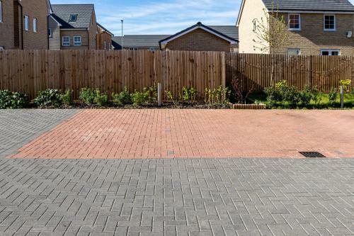 Spacious Contractor House For Large Groups - Free Parking By Klarok Accommodation Ltd