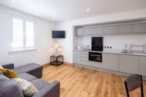 Three Tuns Apartments - Hazel