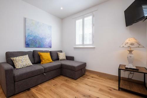 Three Tuns Apartments - Hazel