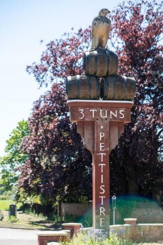 Three Tuns Apartments - Hazel