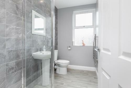 Kvm - Church Walk Apartment, For Large Groups