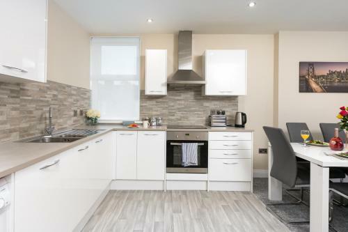 Kvm - Church Walk Apartment, For Large Groups