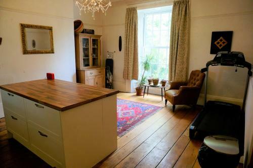 Spacious Town House With Swimming Pool