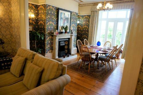 Spacious Town House With Swimming Pool