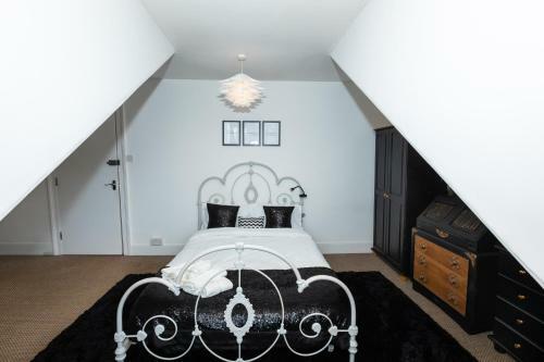 Remarkable 5-bed House In Plymouth