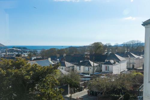 Remarkable 5-bed House In Plymouth