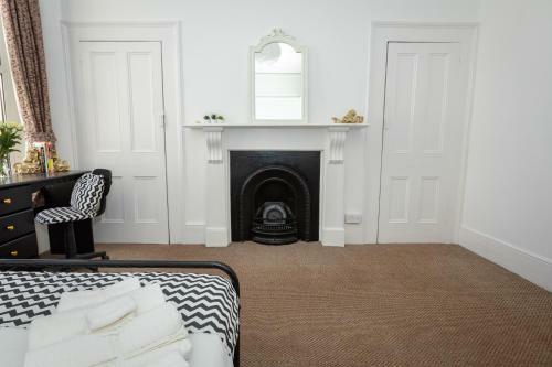 Remarkable 5-bed House In Plymouth