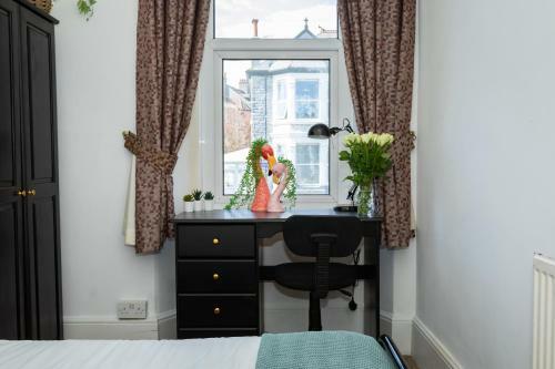 Remarkable 5-bed House In Plymouth