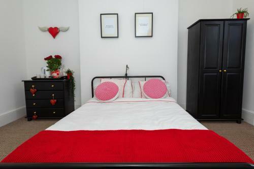 Remarkable 5-bed House In Plymouth