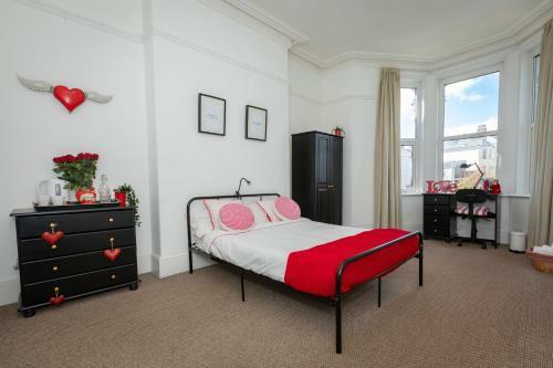 Remarkable 5-bed House In Plymouth