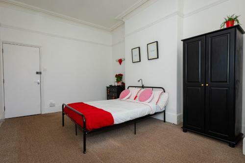 Remarkable 5-bed House In Plymouth