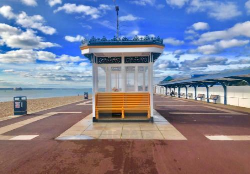 First Floor 1 Bedroom Apartment Close To Seafront