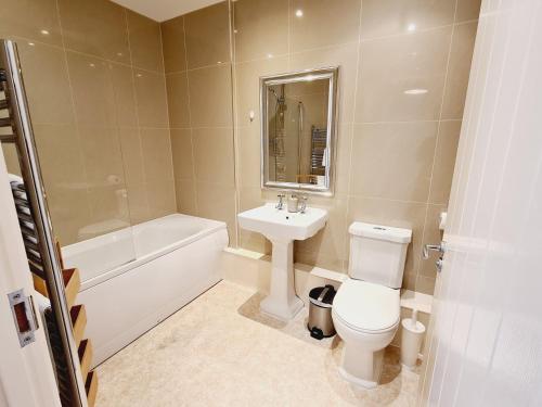 Off The Hook - Luxury Beach Apartment - Sleeps 4