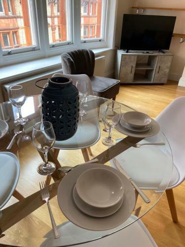 Central Location - 2 Bedroom Apartment