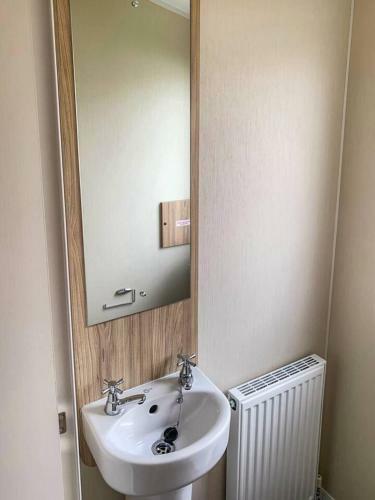Mistral 3-bed Holiday Home In Rhyl
